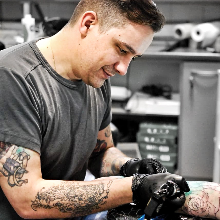 Виталий - мастер художественной татуировки, со стажем работы более 9 лет. 
